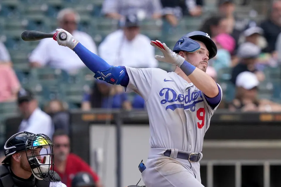 You are currently viewing BREAKING: Dodgers trade 2B infielder to Reds