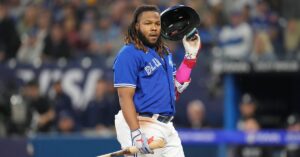 Read more about the article BREAKING: Vladimir Guerrero Jr. Sends Shocking Three-Word Yankees Message After $500 Million News Left Fans Feeling Devastated.