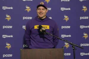 Read more about the article BREAKING: Vikings Trade For Star Pro Bowl QB After Aaron Rodgers Late Decision As J.J. McCarthy Backup.