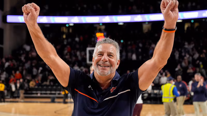 Read more about the article BREAKING: Bruce Pearl’s Leadership Earned Him The NABC Coach Of The Year Award, A Testament To His Remarkable Turnaround Of The Auburn Tigers’ season.