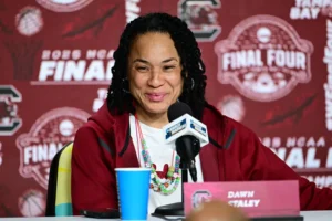 Read more about the article BREAKING NEWS: Dawn Staley Sends Stunning Message Amid Personal Achievement.